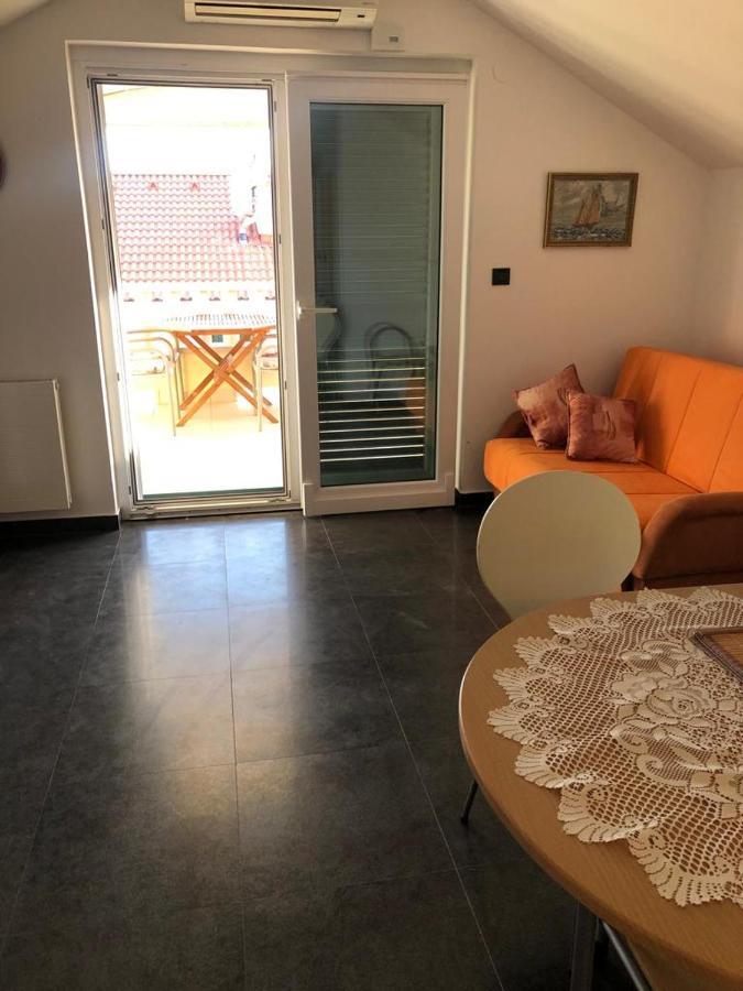 Apartments Villa Lili Lovetovo Vodice Esterno foto