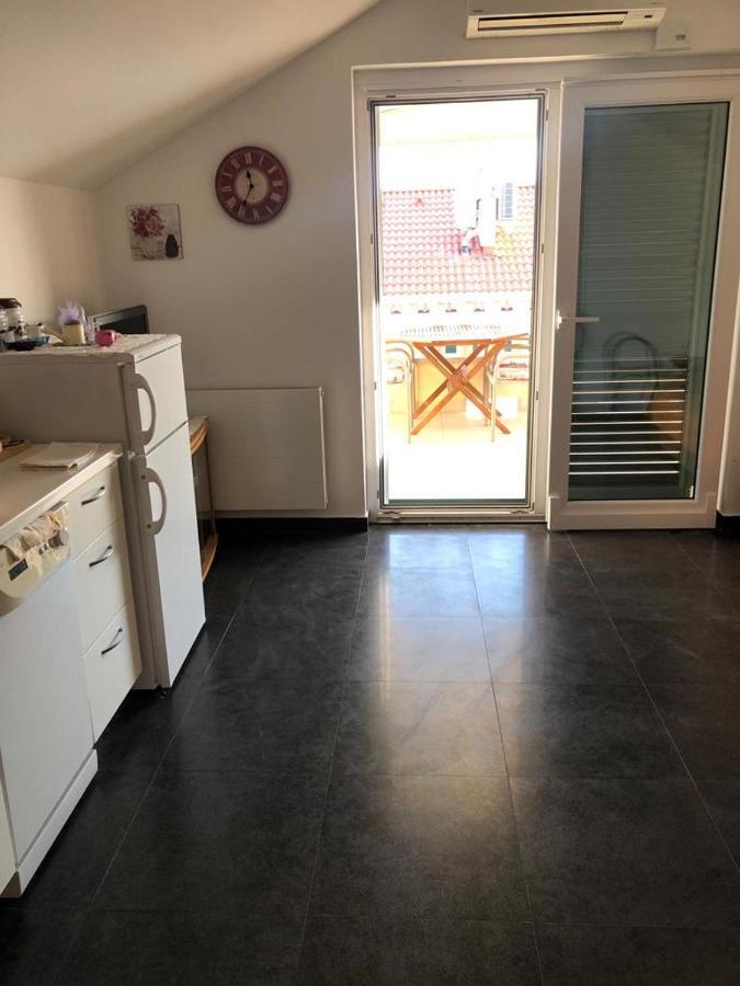 Apartments Villa Lili Lovetovo Vodice Esterno foto