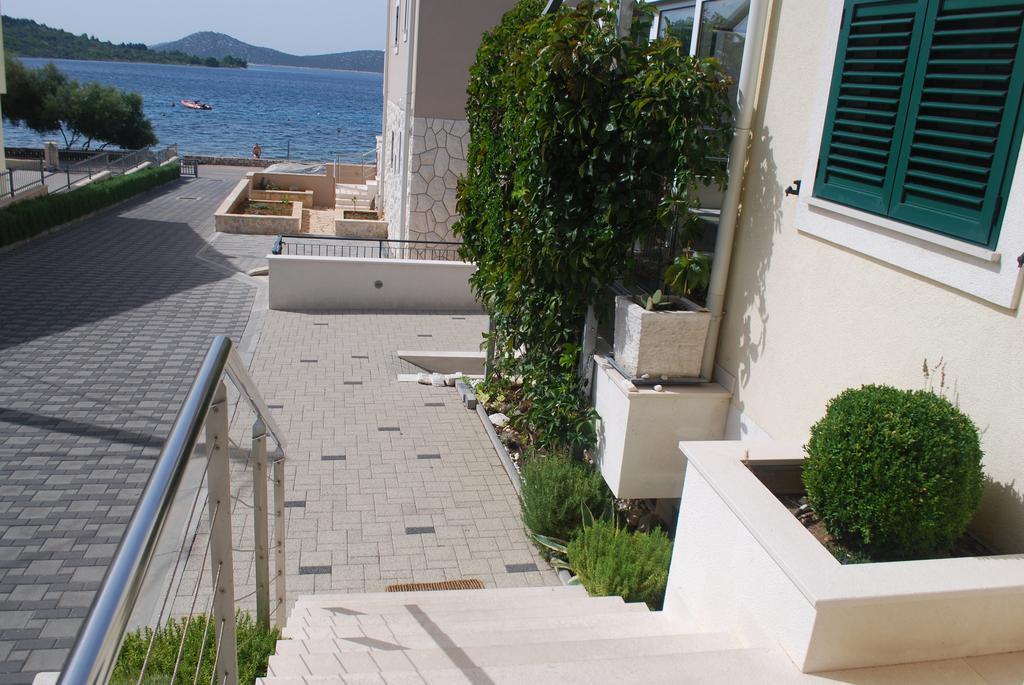 Apartments Villa Lili Lovetovo Vodice Esterno foto
