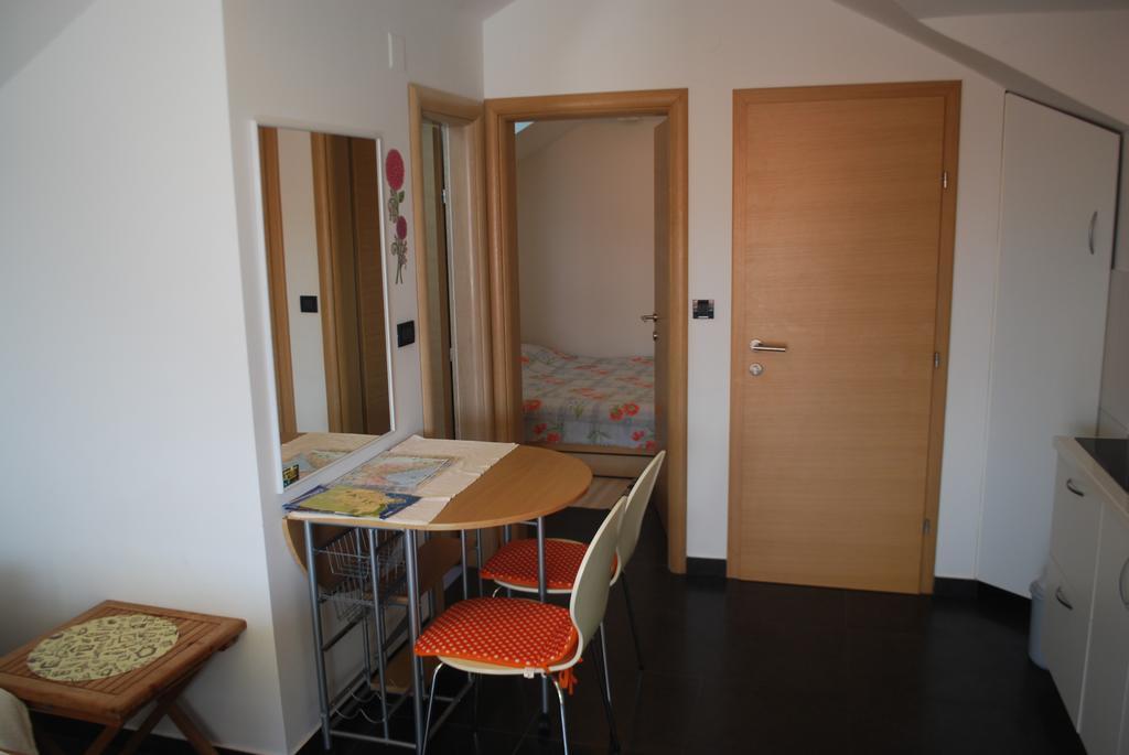Apartments Villa Lili Lovetovo Vodice Esterno foto